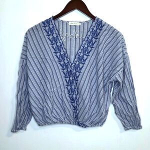 Chloe & Katie Blue Striped Embroidered Top Size Medium
